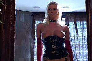 Hannah Harper enjoys intense threesome