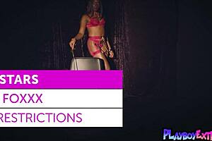 Skinny ebony milf mistress ana foxx teases. She shows her black pussy slowly. 😘