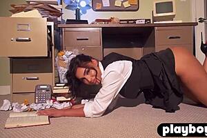 I see Emily Rinaudo's big tits, she's more than a secratary