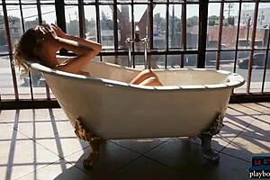 Big Round Ass Model Strips In The Morning