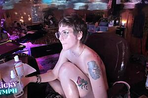 What Happens In This Stream Clip?