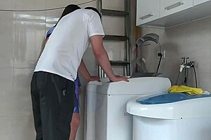 I, the housewife, tease the technician fixing the washing machine with my tits and ass