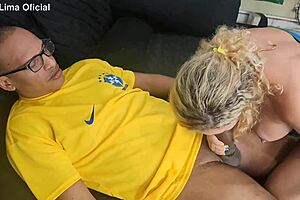 a hot girl made me stop watching the game to fuck her ass 😏