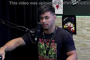 É DIFÍCIL COMER UMA MENINA NÃO TEVE PROPOSTA DE FETICHES NOJENTOS MOSTROU UMA POSIÇÃO PRA FAZER SEXO E UMA SENTADA