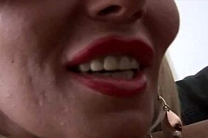 this milf in lingerie masturbates