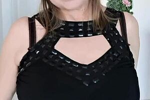 I watch my stepmother tease me with huge breasts and seduce me passionately