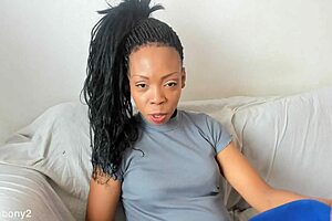 ebony milf with big ass sends message to followers for comments