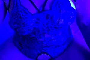 watch my stepmom masturbate while watching porn, she's so horny.