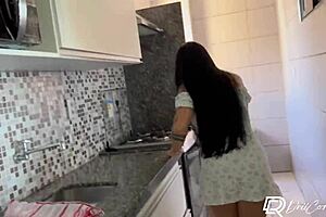 omg, this brazilian maid lifted her dress in the kitchen and i pounded her big ass hard 😈🍑🔥