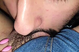 Curvy milf in short jeans shows off big clit for cousin's blowjob in car