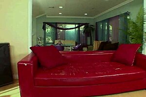 MILF GETS HARD FUCKED IN QUICKIE, HER WET PUSSY ORGASMS HARD