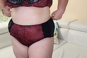 Thick Busty Granny Mature Wife Gets Completely Naked In Amateur Setting