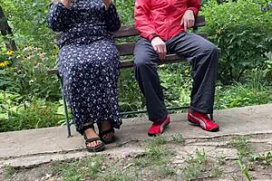 Hot Milf Jerks Off A Big Dick Into A Glass In The Park On A Bench