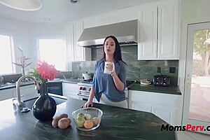 Brooke Beretta loves kitchen fucking as busty milf stepmom 🍑
