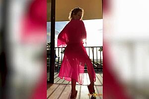 Booty-Shaking Sunny Lane Twerks With Emotional Passion