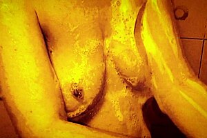 Sexy milf takes a slow mo shower, so horny 😏