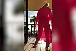 Booty-Shaking Sunny Lane Twerks With Emotional Passion