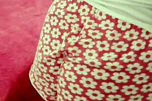 hey, watch auroraestelar pee and masturbate in the bath!