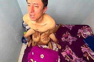 偷窥继母发现继兄干 Ginetera 叙述者第一次肛交更猛