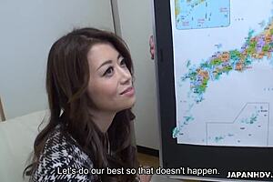 日本女人Maki Hojo在车里无码吸鸡巴