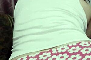 hey, watch auroraestelar pee and masturbate in the bath!