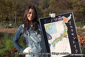 日本女人Maki Hojo在车里无码吸鸡巴