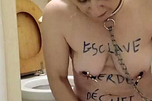 2025 01 15 esclave f autoseance truie humiliee leche wc