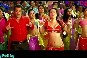 kareena shows her hottest navel in this video