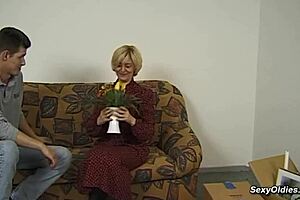 Skinny Mature Lady with Hairy Pussy Takes Massive Cock Surprisingly Well