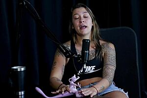 Flor De Damiana Wants To Fuck Two Bi Men Nude?