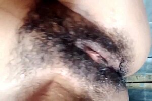 印度18+少女室内闪超赞骚逼和大奶