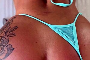 I'm this freaky girl who loves anal fucking.