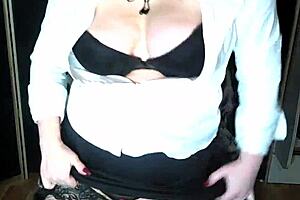 My mature secretary is a webcam whore, blowing clients 😈