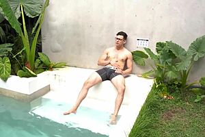 Stor røv stemor bevæger sig på monster pik!