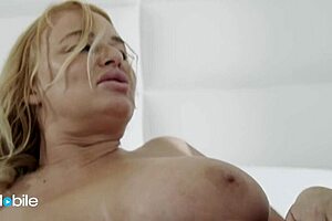 Bombshell hotties kiss and dive into wet pussies