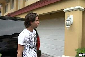 Spotted The Neighborhood Cougar 😜