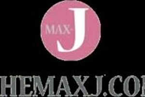 Pretty asian babe fingers herself to cum