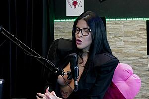 brunette leticia braga demonstrates blowjob after faking orgasm and triple kiss