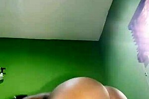 She was horny, decided to play with her pussy 😏