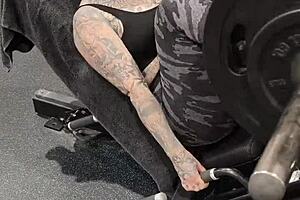 Milf enjoys her gym life with huge tits and tattooed ass in leggings