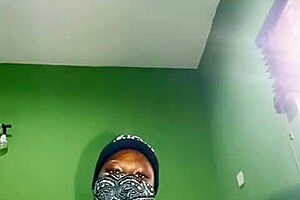 She was horny, decided to play with her pussy 😏