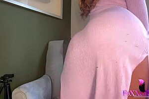 sultry jenna foxx feels pleasure with vibrator