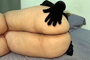 the stepson helps his chubby mother-in-law achieve real homemade squirt orgasm