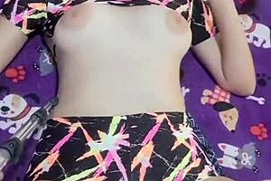 que rico me toco con mi dildo poniendome caliente en lenceria transparente