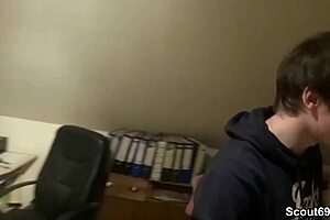 Chefin Fickt Den Jungen Azubi Mit Dem Mega Schwanz