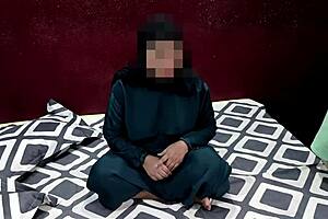 Son-in-law fucks hijab mother-in-law in viral Hindi sex video.