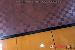 JAPANESE MILF AMATEUR RIDES BIG COCK FOR CREAMPIE