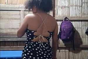 Cumpli el reto para mi hijastro perdi una apuesta y tuve que enviarle video casero. Haciendo un espectáculo semi desnuda masturbándome para él en porno real.