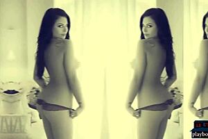 Stunning milf babe shows off tits and ass