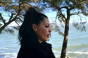 alicia sudiste coquine adores the well veined cock